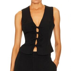 Elliatt Black Sleeveless Jacket